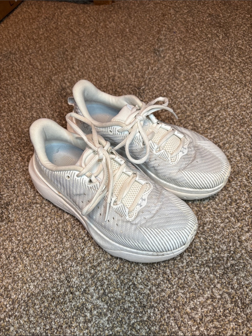 Like new, Under Armour White Athletic Sneakers women’s size 5